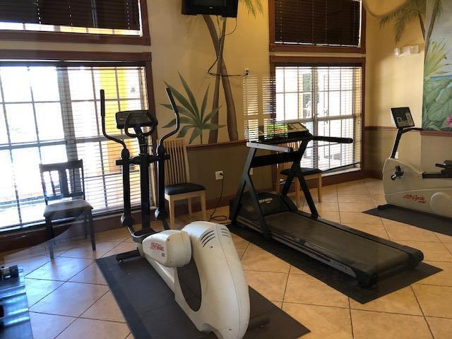 HYPOLUXOS MARINERS CAY CO - Residential Lease