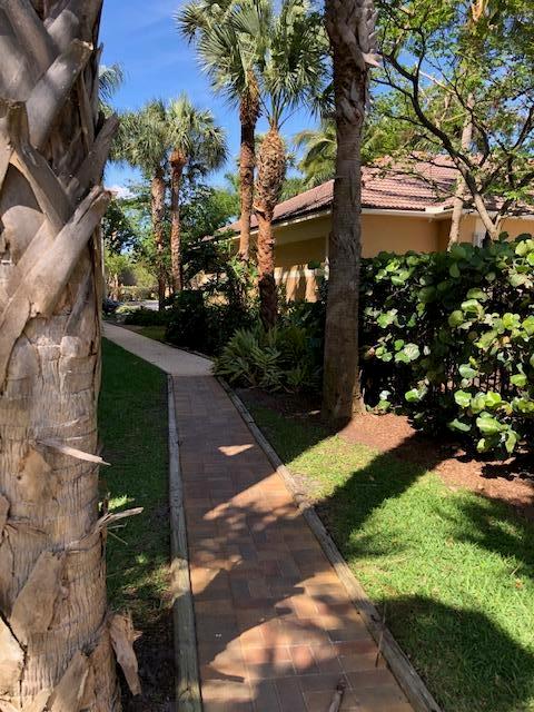 HYPOLUXOS MARINERS CAY CO - Residential Lease