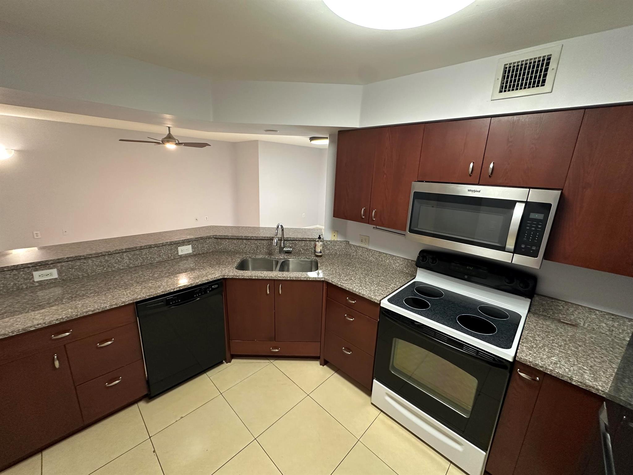 HYPOLUXOS MARINERS CAY CO - Residential Lease