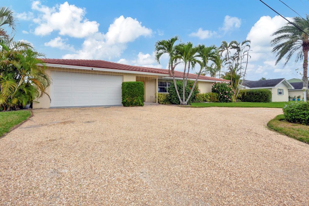 Photo of 8553 SE Banyan Tree Street, Hobe Sound, FL 33455 (MLS # R10955377)