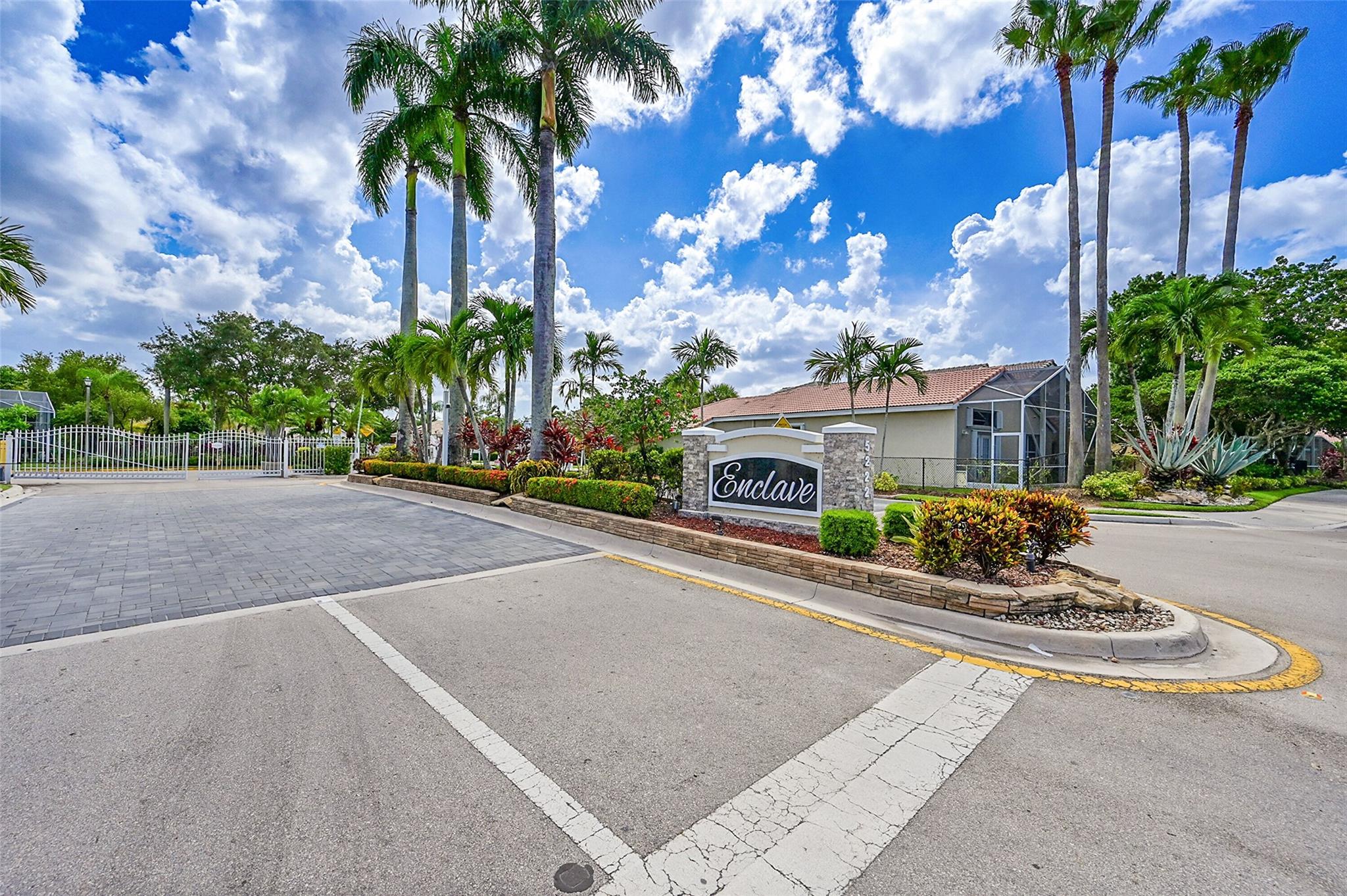 Enclave Wyndham Lakes - Residential