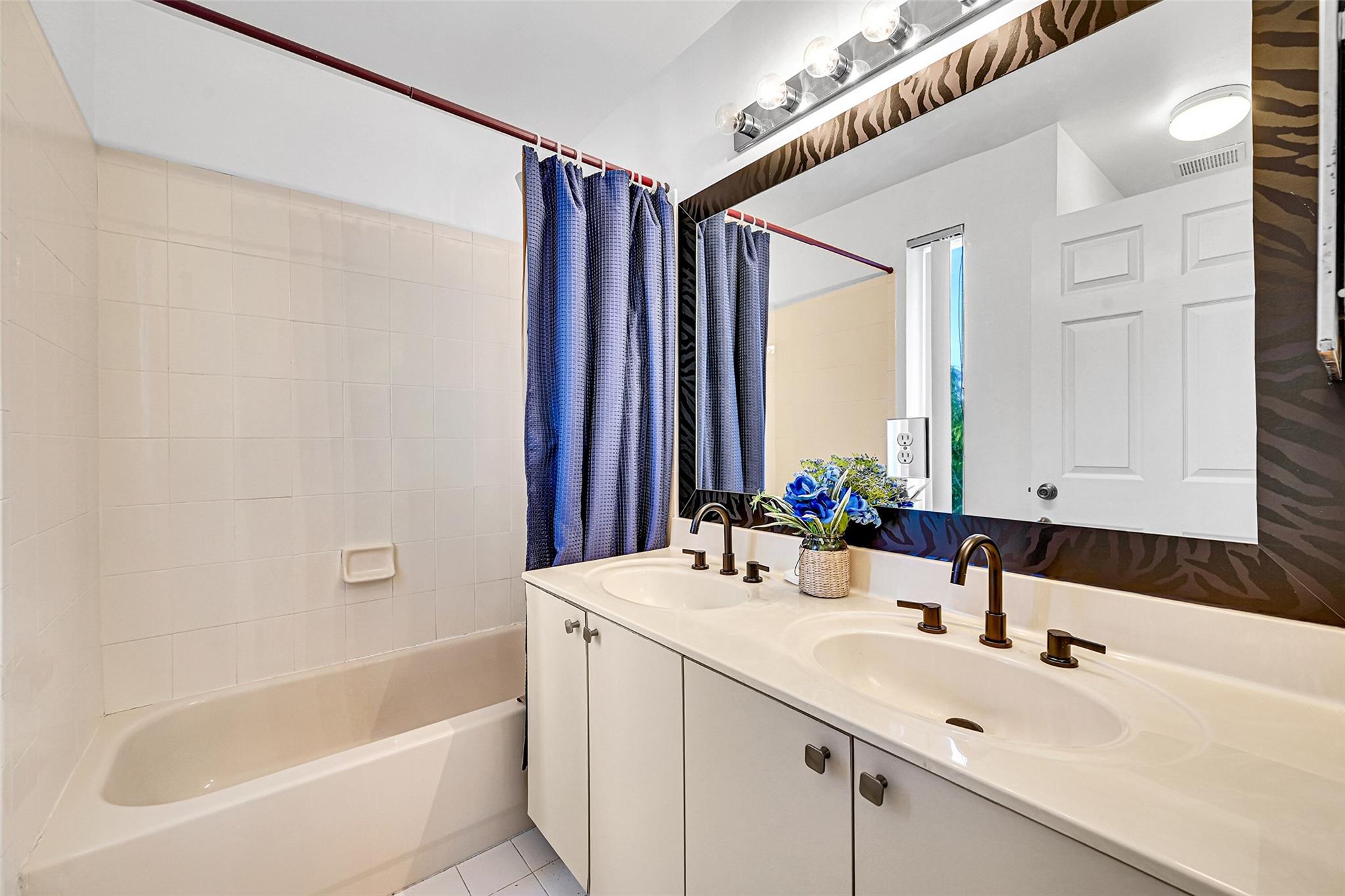 Enclave Wyndham Lakes - Residential