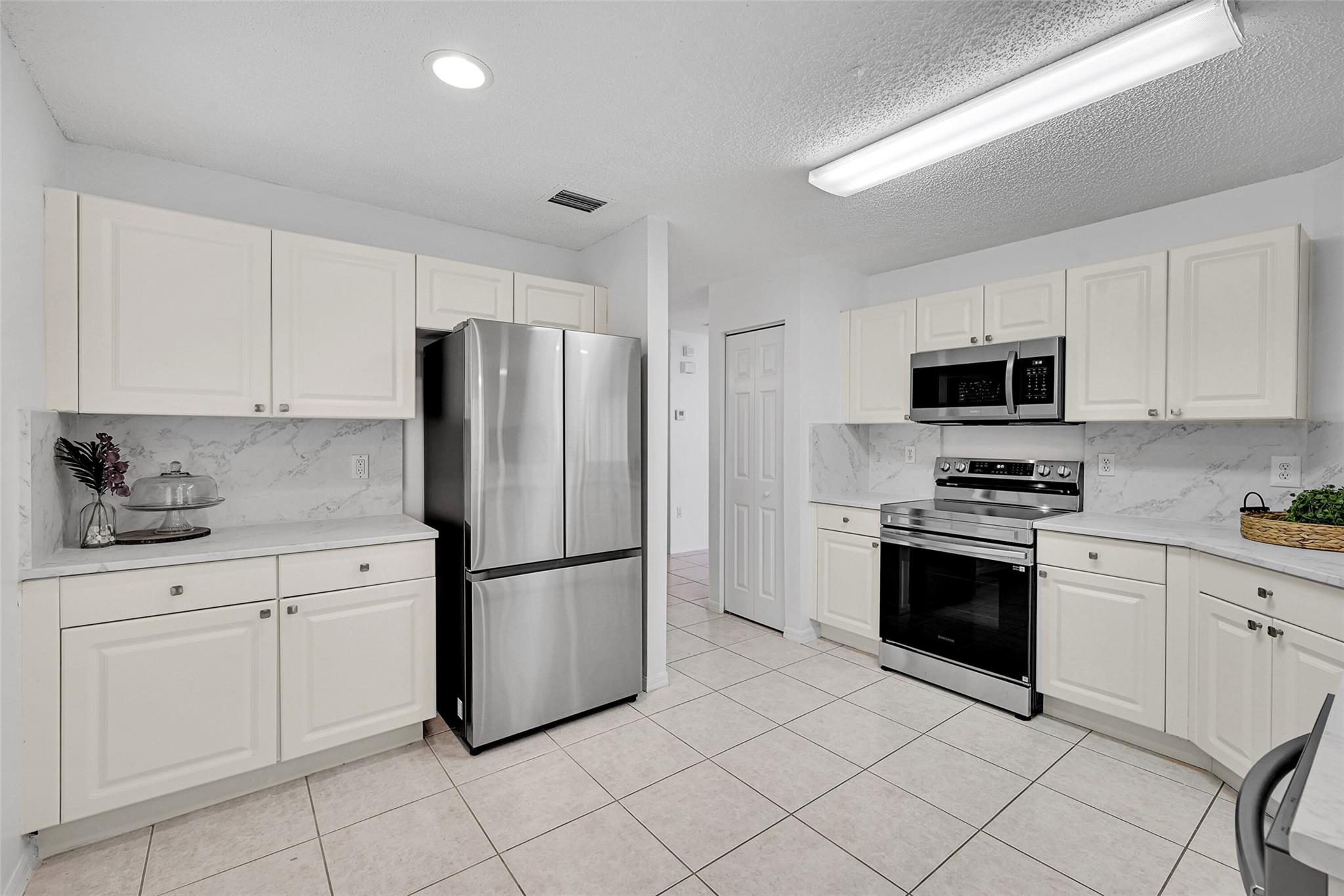 Enclave Wyndham Lakes - Residential
