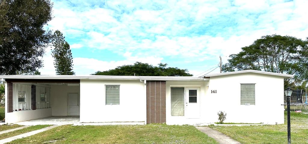 Photo of 141 SE Bonita Court, Port Saint Lucie, FL 34983 (MLS # R10945100)