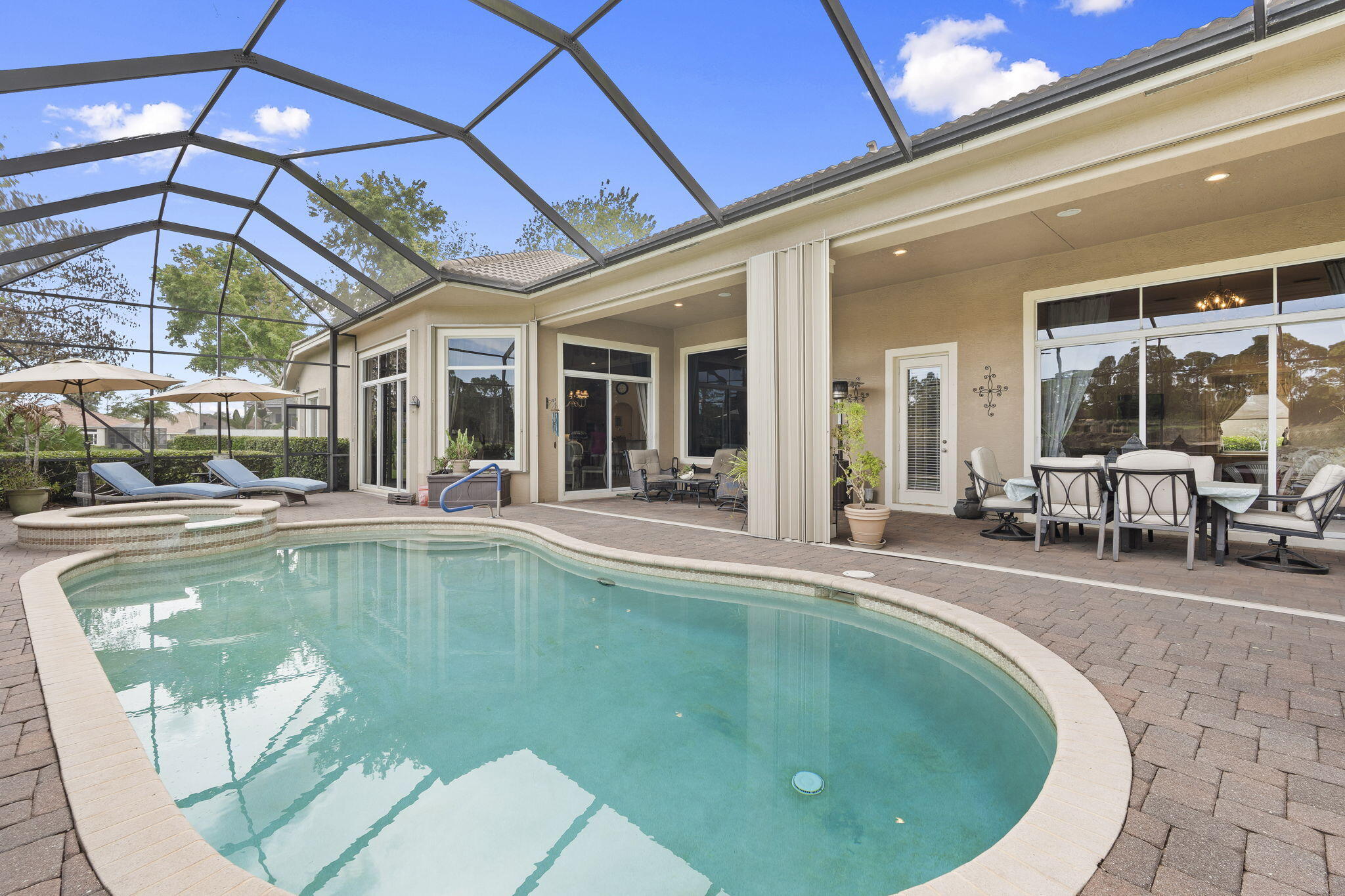 LAURELS - Residential