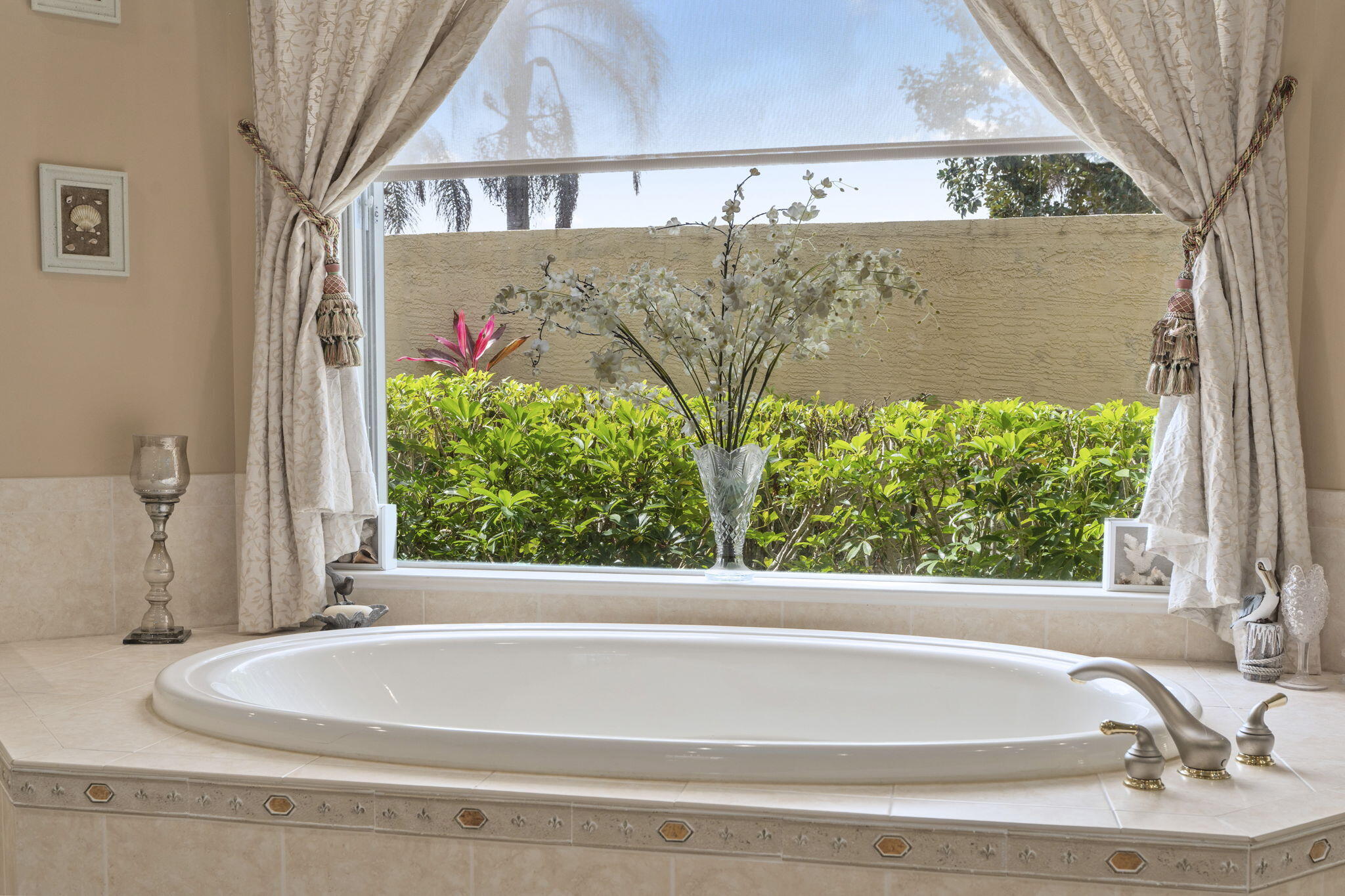 LAURELS - Residential