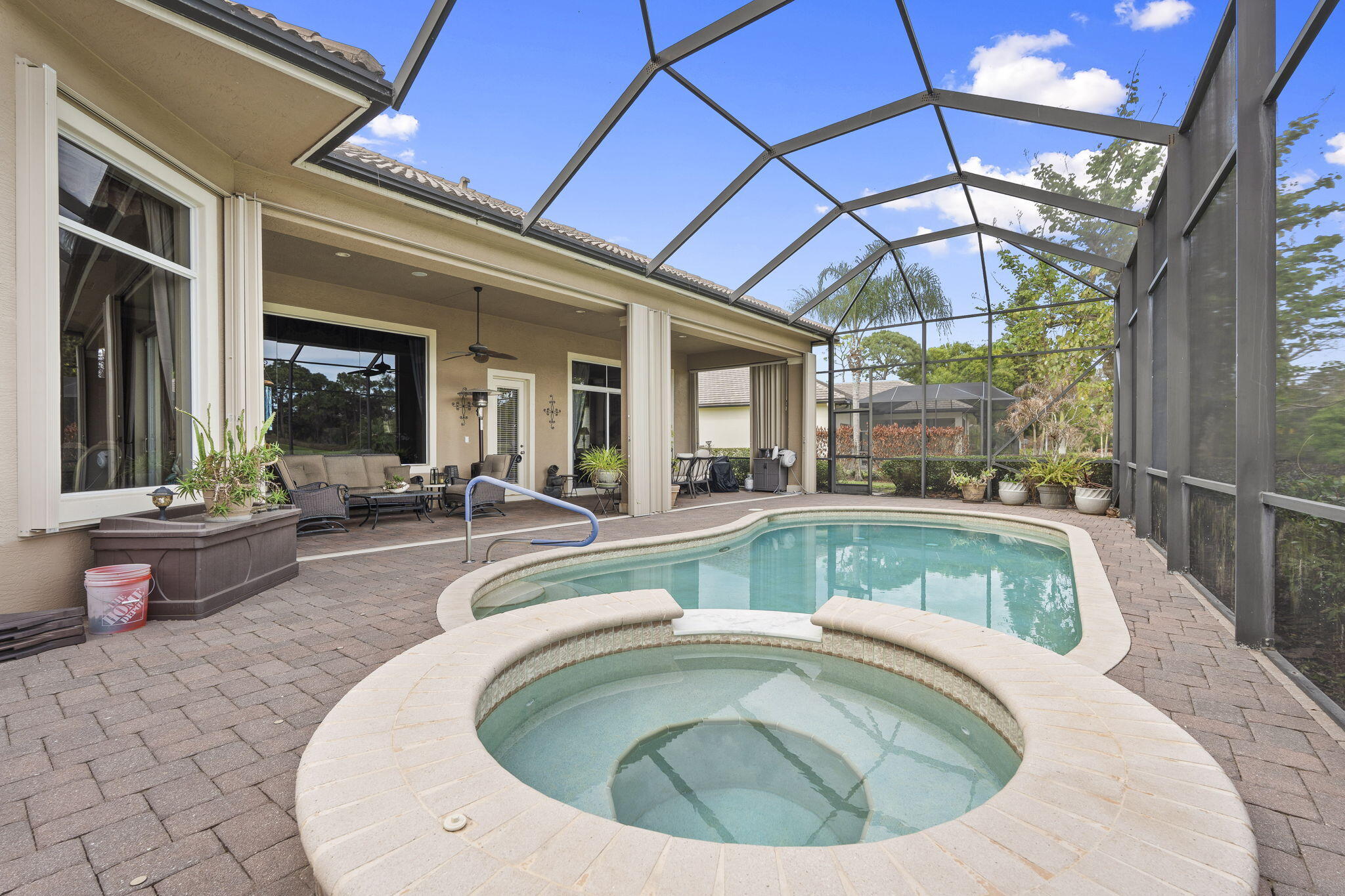 LAURELS - Residential