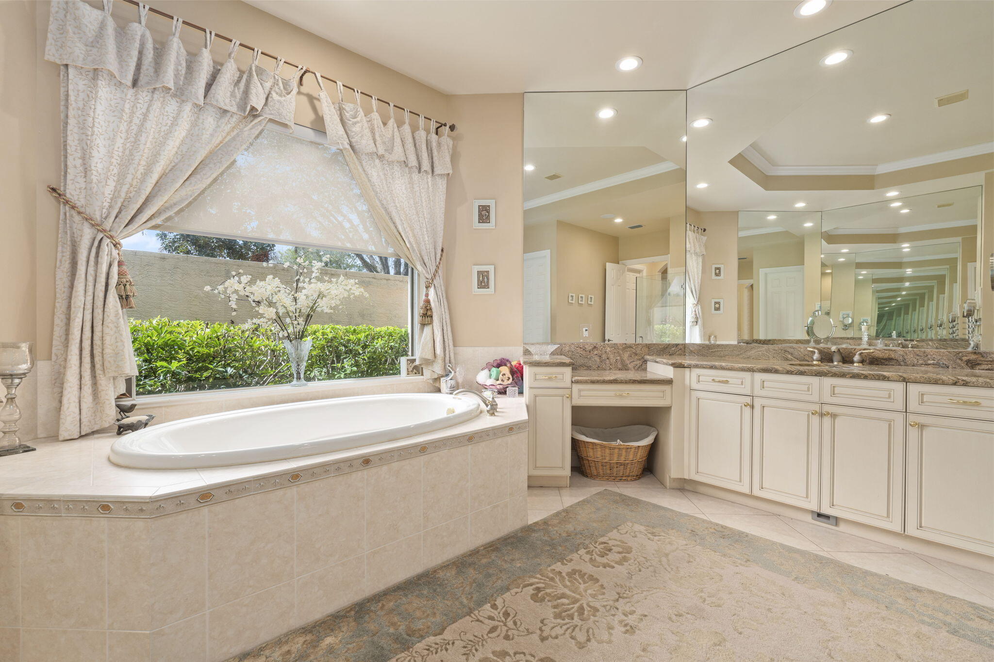 LAURELS - Residential