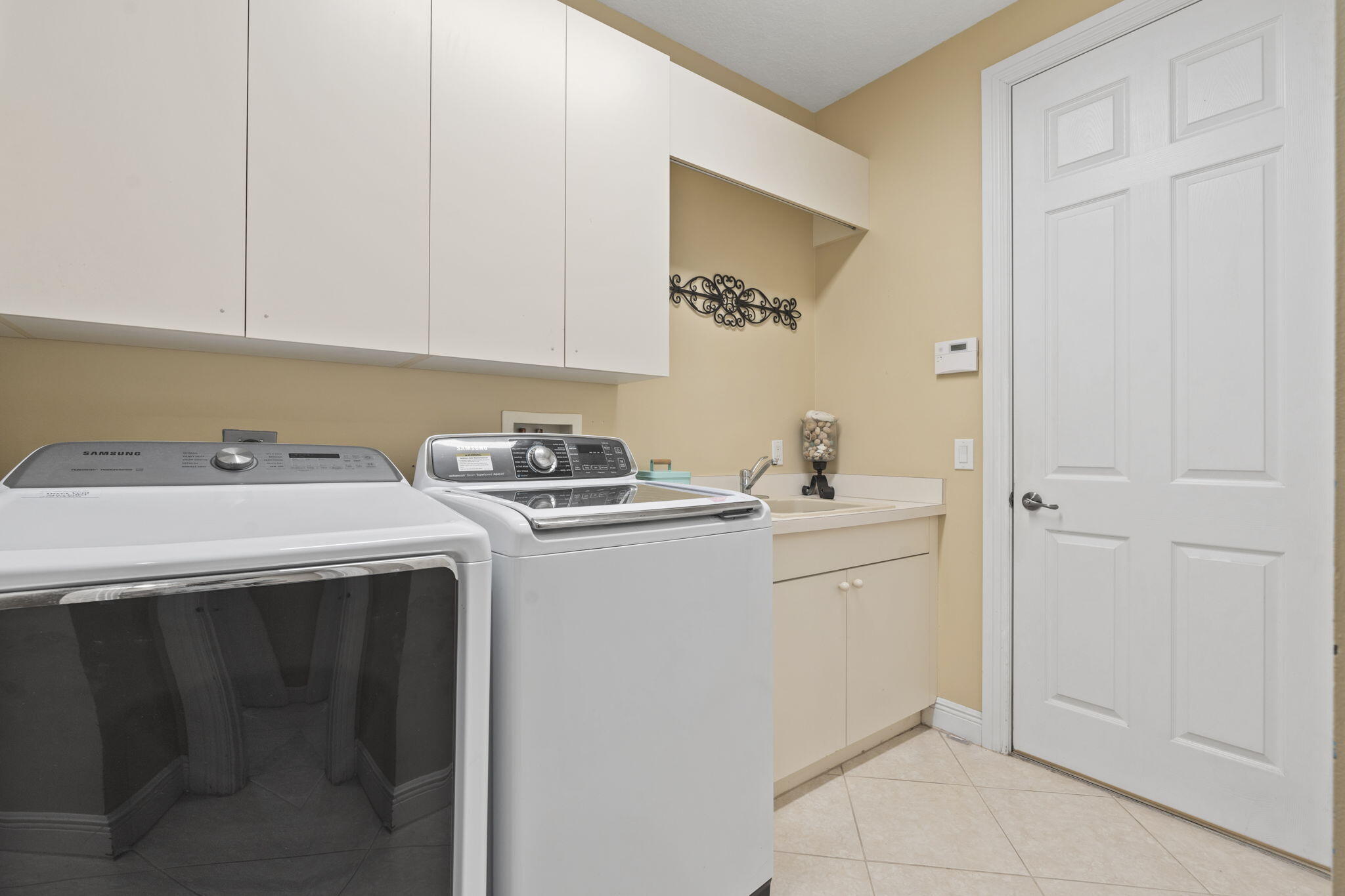 LAURELS - Residential