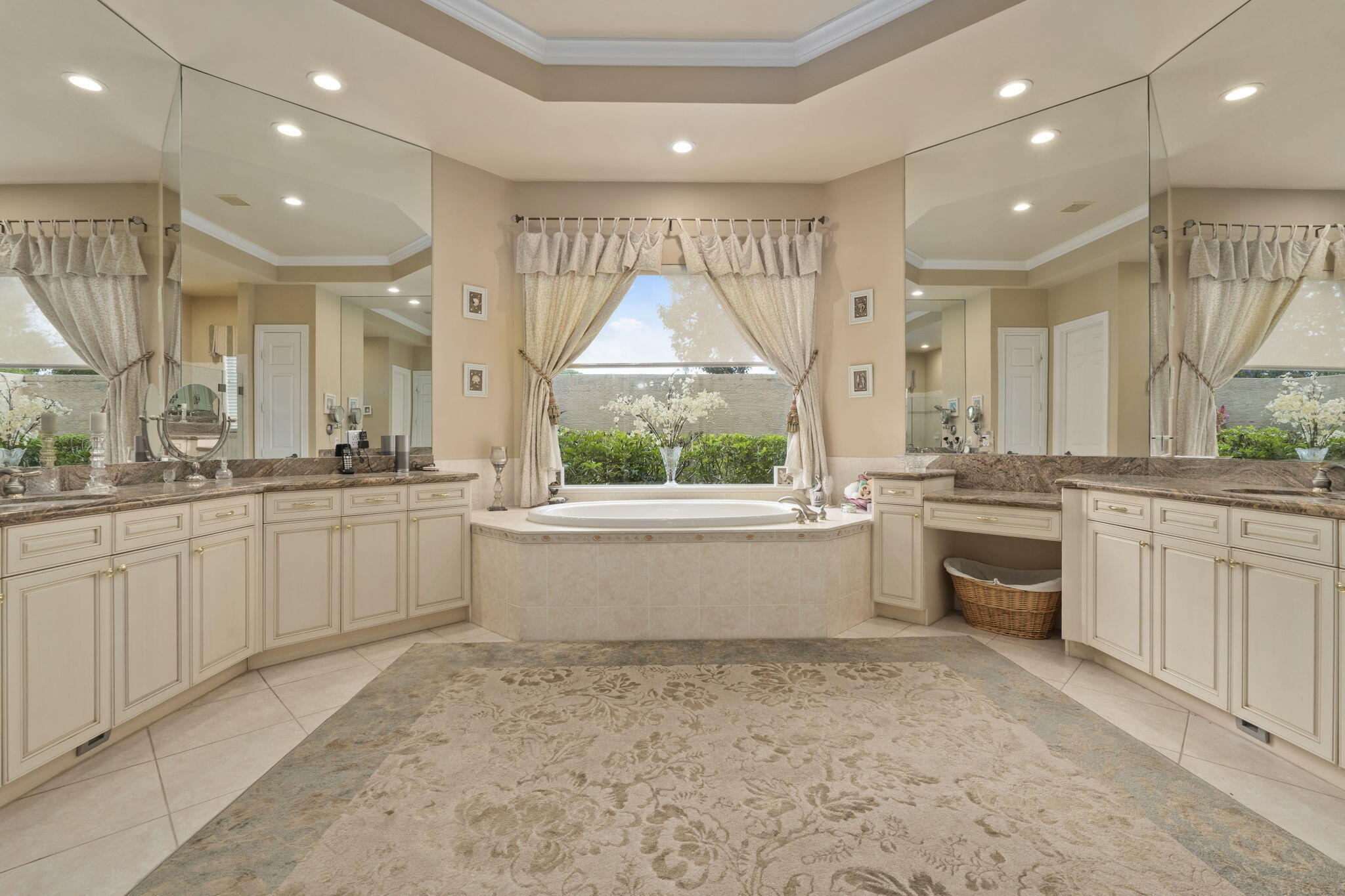 LAURELS - Residential