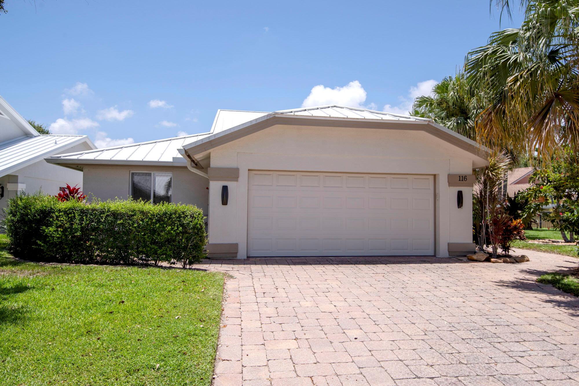 116 Dunes Edge Road, Jupiter, FL, 33477/$1,295,000 2 116 Dunes Edge Road