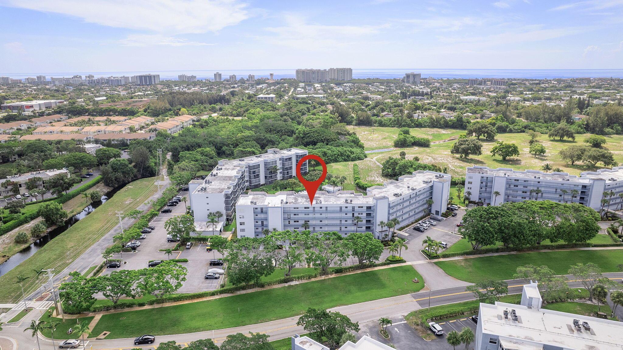 INCREDIBLE OPPORTUNITY to make this Top Floor unit your own! Centrally located in East Boca Raton - this condo is your canvas to bring your dream design to life! Only a bike ride / short drive to the beaches, 3 miles from FAU, 10min from both Mizner Park & Atlantic Ave in Delray Beach. Boca Teeca's community has countless new attractions underway coming to its community! From a state-of-the-art Indoor Pickleball Facility, a Dog Park, Mountain Biking Trails, Playgrounds, Fitness Areas, and more!