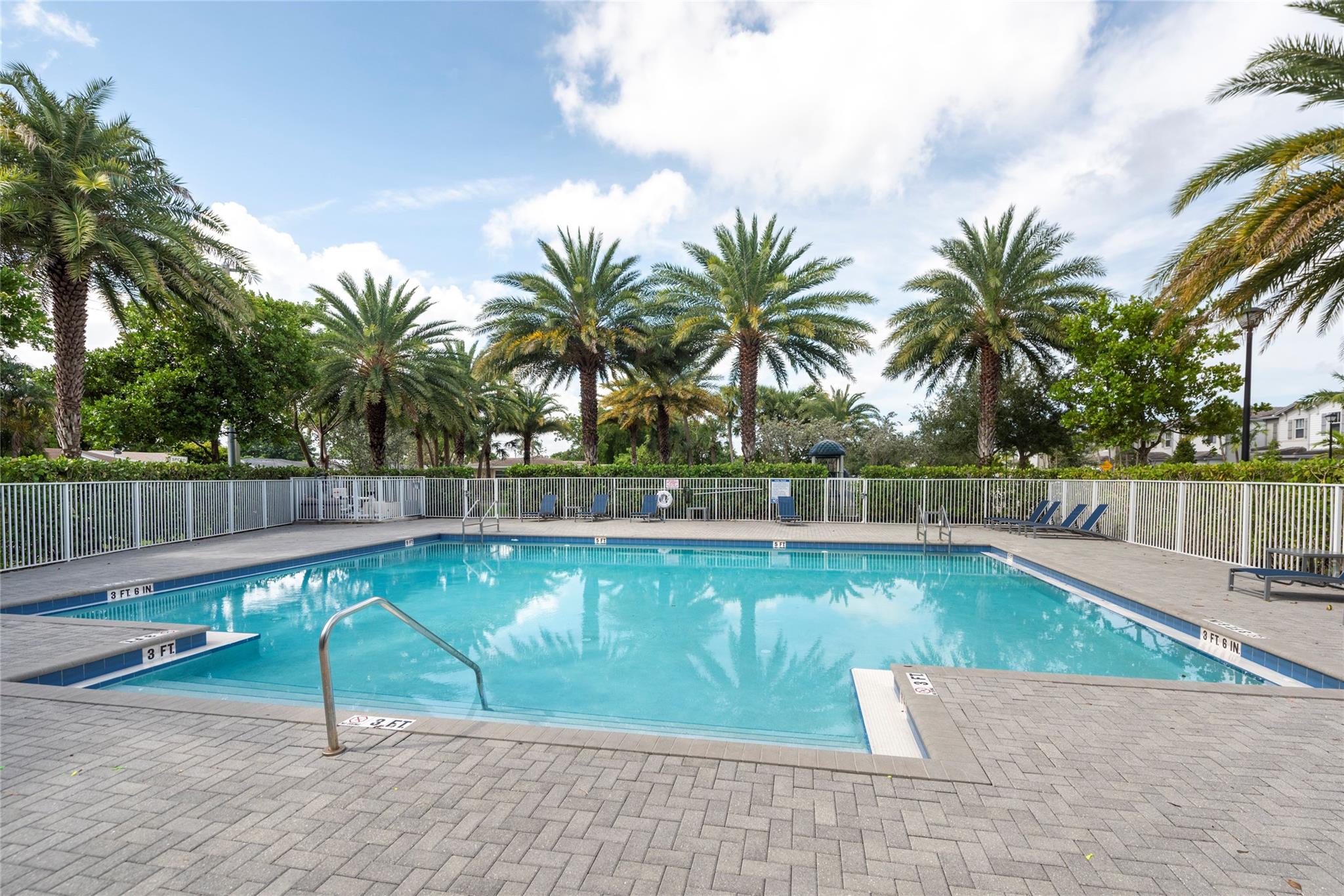 4731 NW 48th Ter