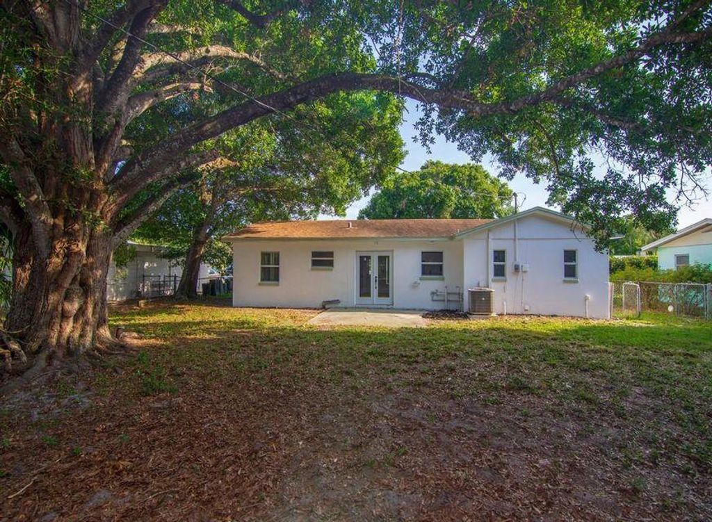 Photo of 1706 Paseo Avenue, Fort Pierce, FL 34982 (MLS # R11047556)