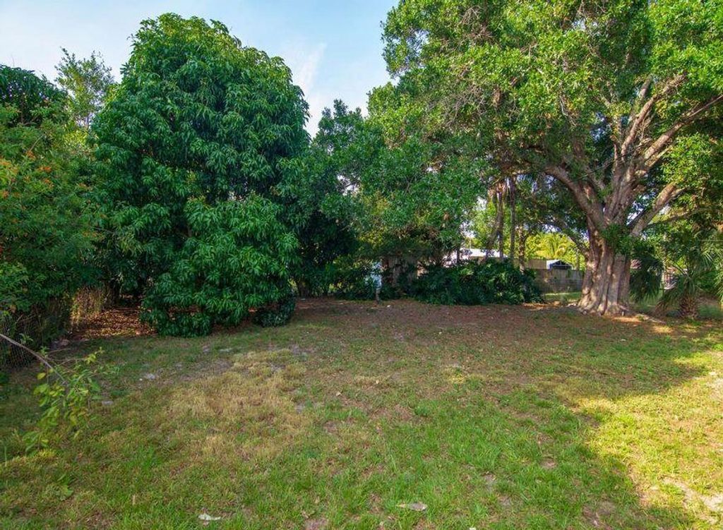 Photo of 1706 Paseo Avenue, Fort Pierce, FL 34982 (MLS # R11047556)