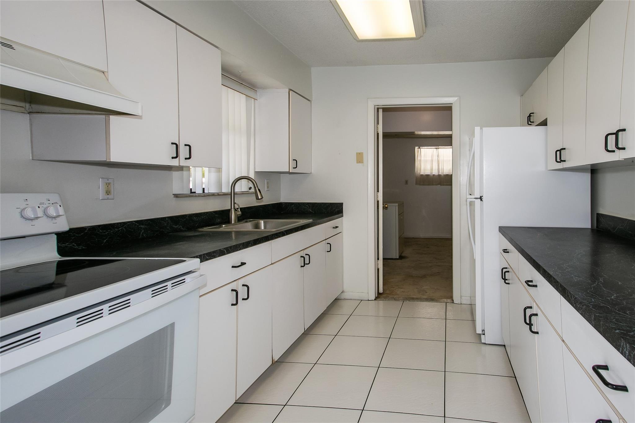 4400 SW 24th St
