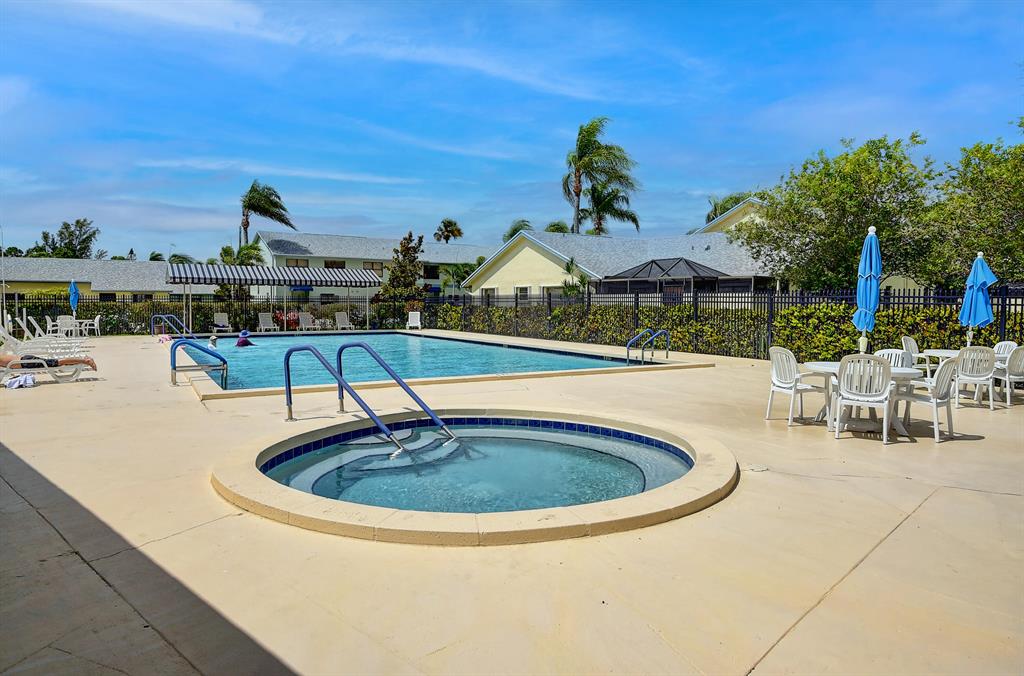 ONLY AVAILABLE UNIT IN THE COMMUNITY! ABSOLUTELY CHARMING 2/ 2.5 TOWNHOUSE. RENOVATED W/GORGEOUS WOOD FLOORS, S.S. APPL.,TILED KIT. COUNTERTOPS.SPLIT FL. PLANS. EXTRA LARGE SCREENED-IN PATIO W/PRIVACY HEDGE.WELL MAINTAINED COMMUNITY.WON'T LAST, HURRY!