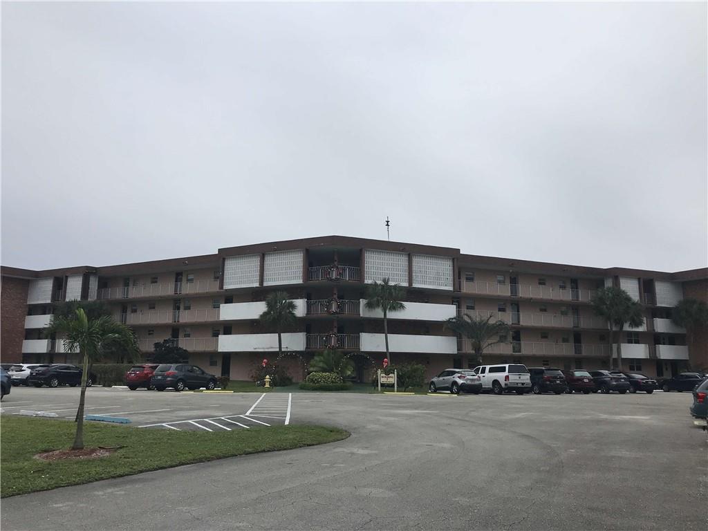 LAUDERDALE OAKS CONDO - Residential