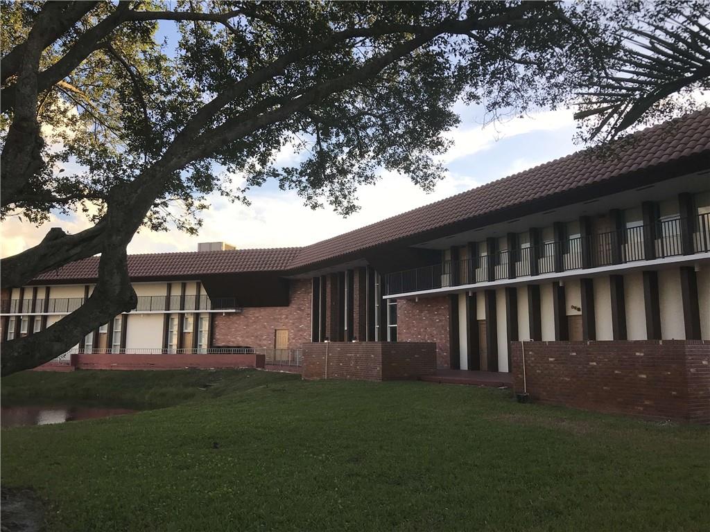LAUDERDALE OAKS CONDO - Residential