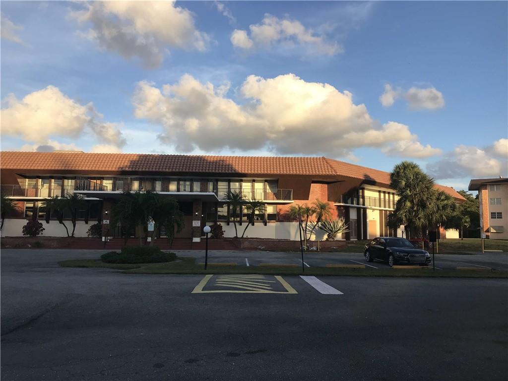 LAUDERDALE OAKS CONDO - Residential