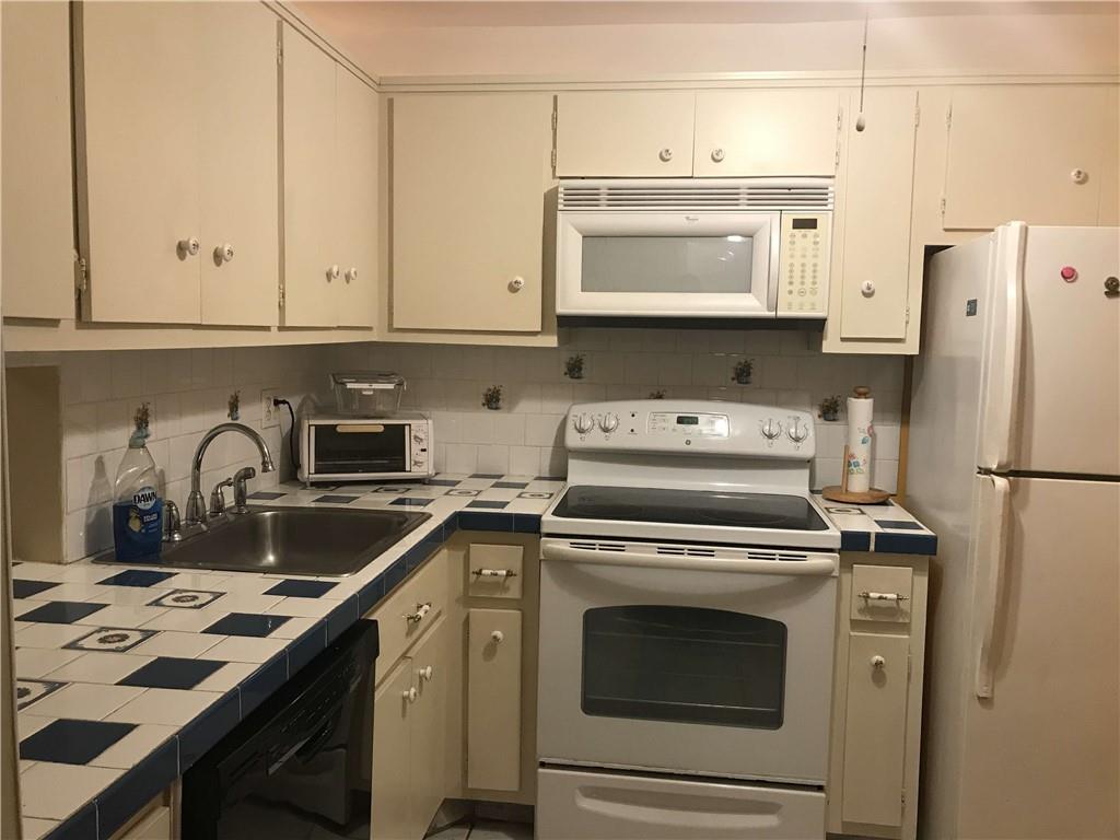 LAUDERDALE OAKS CONDO - Residential