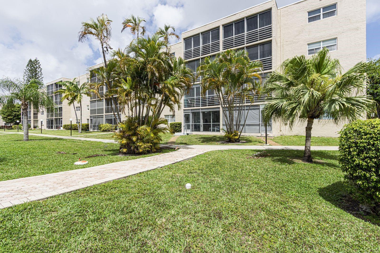 MEADOWBROOK LAKES CONDO - Residential