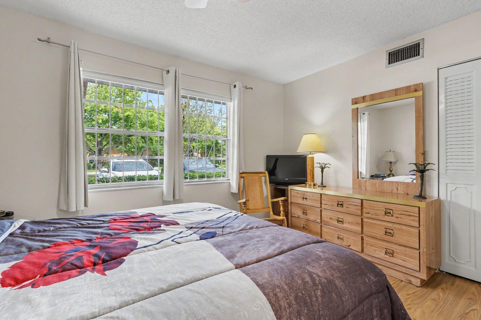 MEADOWBROOK LAKES CONDO - Residential