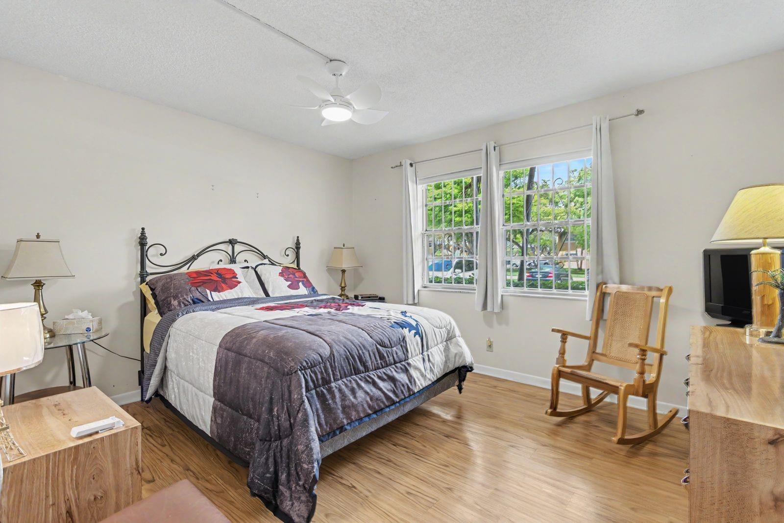 MEADOWBROOK LAKES CONDO - Residential