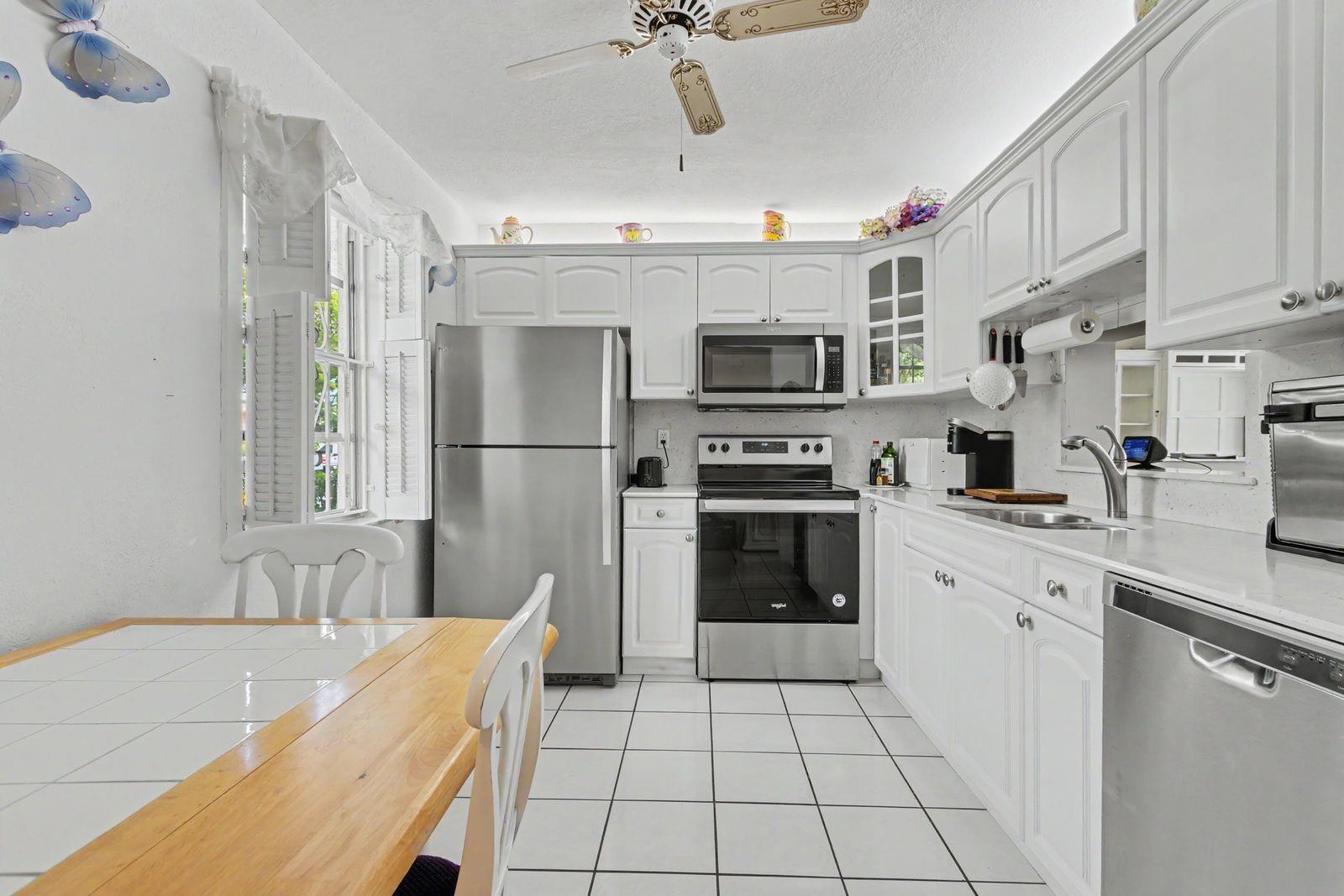 MEADOWBROOK LAKES CONDO - Residential