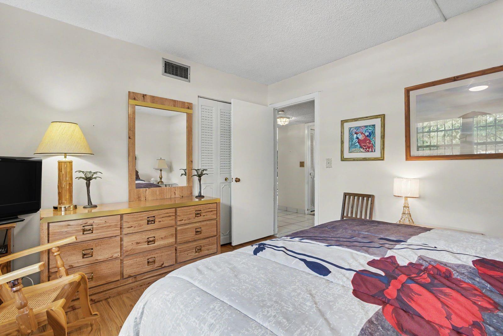 MEADOWBROOK LAKES CONDO - Residential