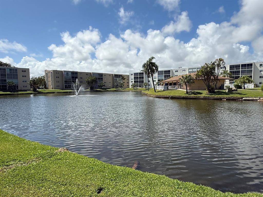 MEADOWBROOK LAKES CONDO - Residential