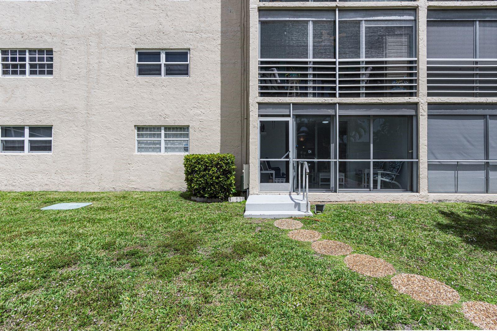 MEADOWBROOK LAKES CONDO - Residential