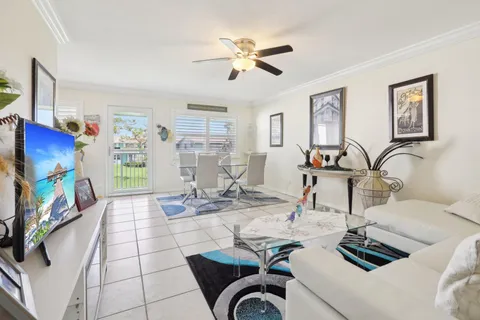 700 Horizons W Unit 206, Boynton Beach, FL MLS: R11071964