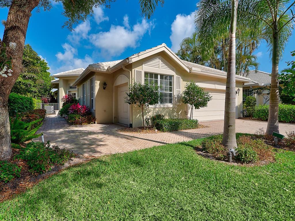 Photo of 119 Victoria Bay Court, Palm Beach Gardens, FL 33418 (MLS # R10612624)