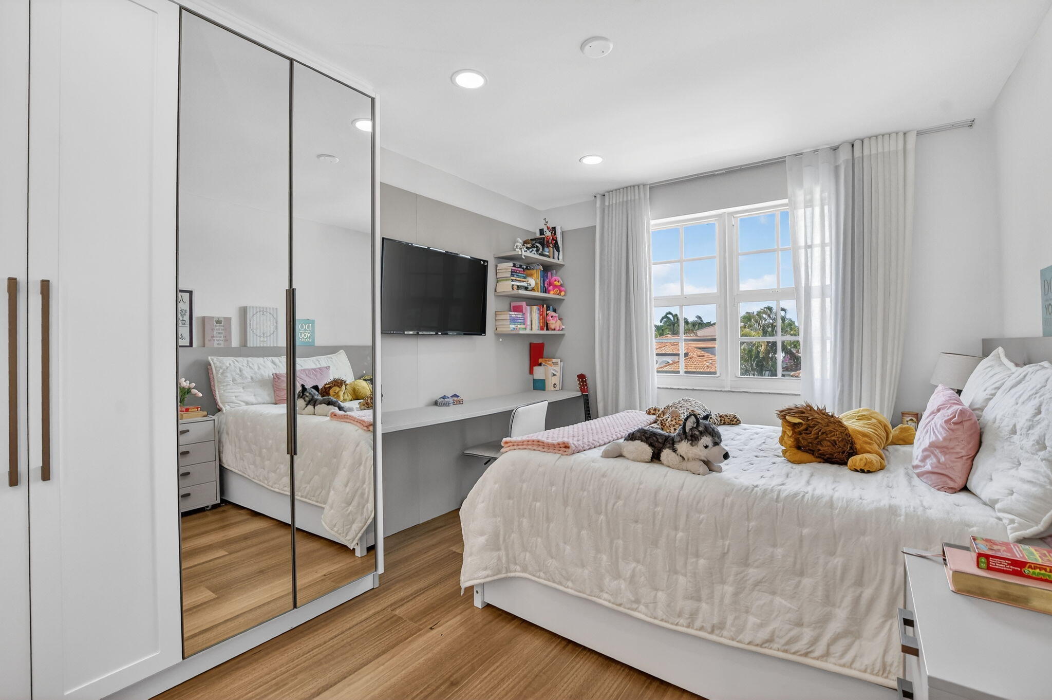 HARBOUR SPRINGS AT MISSION BAY - Residential