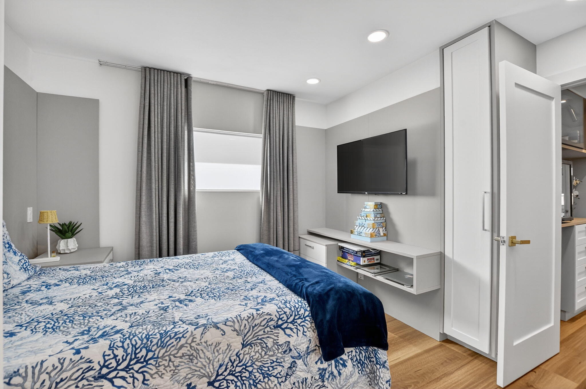 HARBOUR SPRINGS AT MISSION BAY - Residential