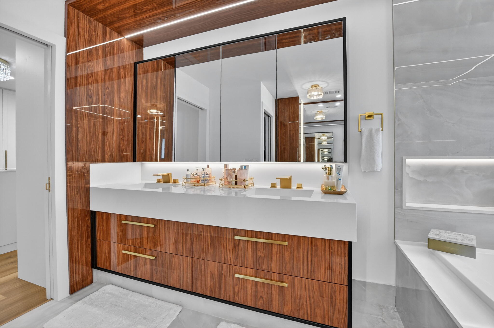 HARBOUR SPRINGS AT MISSION BAY - Residential