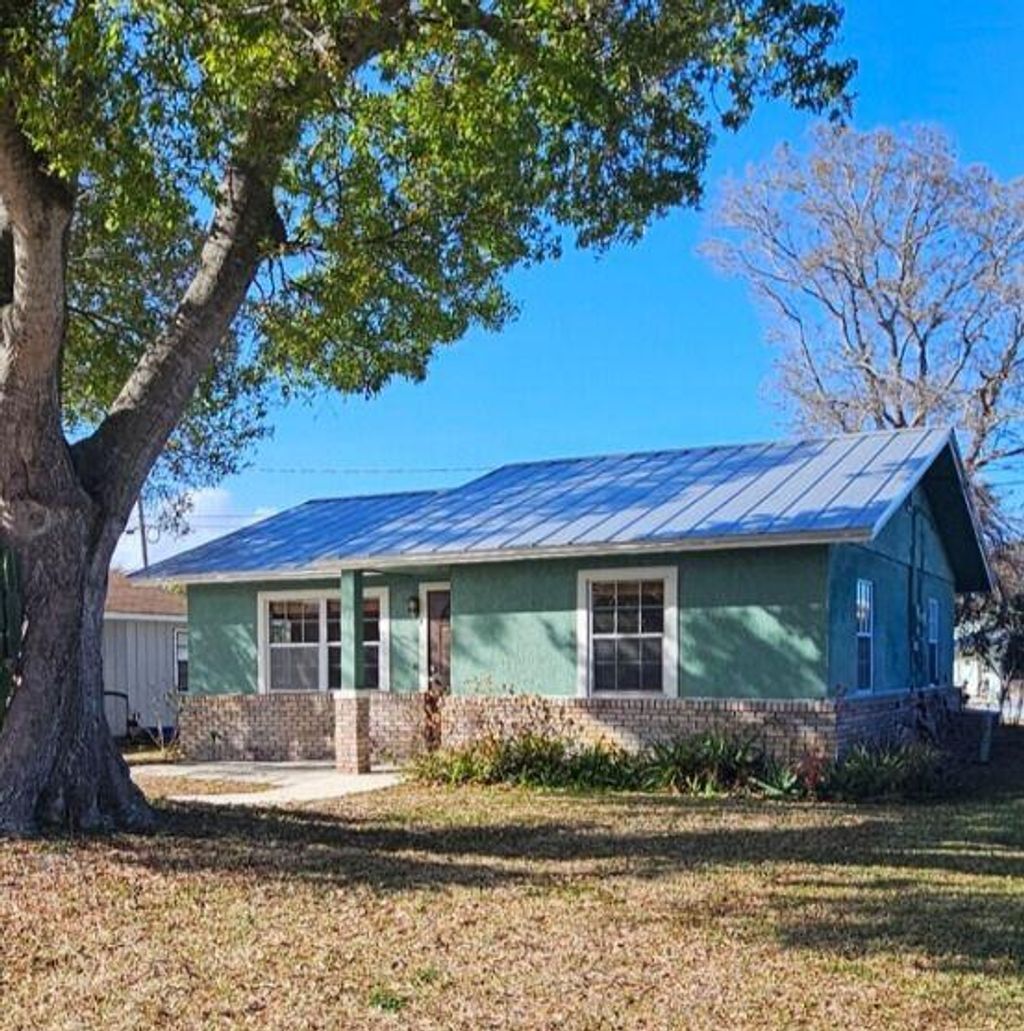 Photo of 364 16th Street SW, Vero Beach, FL 32962 (MLS # R11165915)