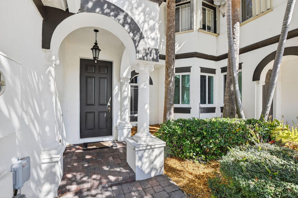 Photo of 4040 Murano Bay Drive, Boynton Beach, FL 33435 (MLS # R11163334)