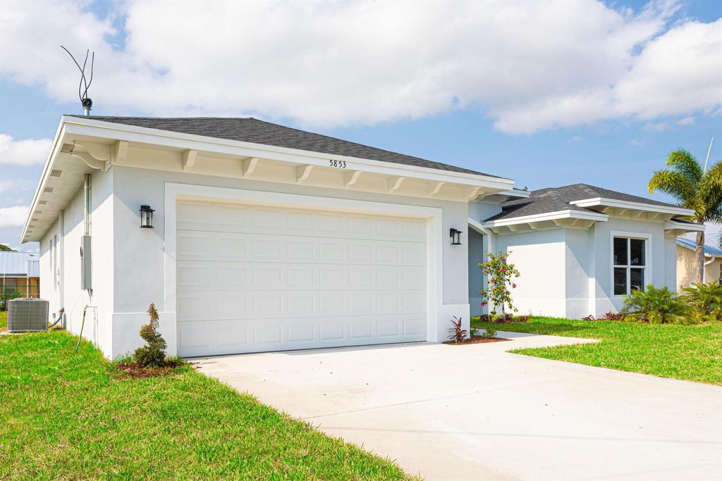Photo of 5853 NW Culebra Avenue, Port Saint Lucie, FL 34986 (MLS # R11091133)