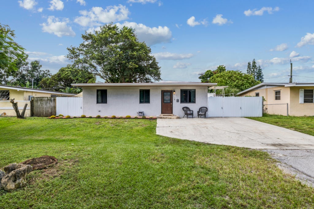 Photo of 55 Davis Road, Palm Springs, FL 33461 (MLS # B26080174)