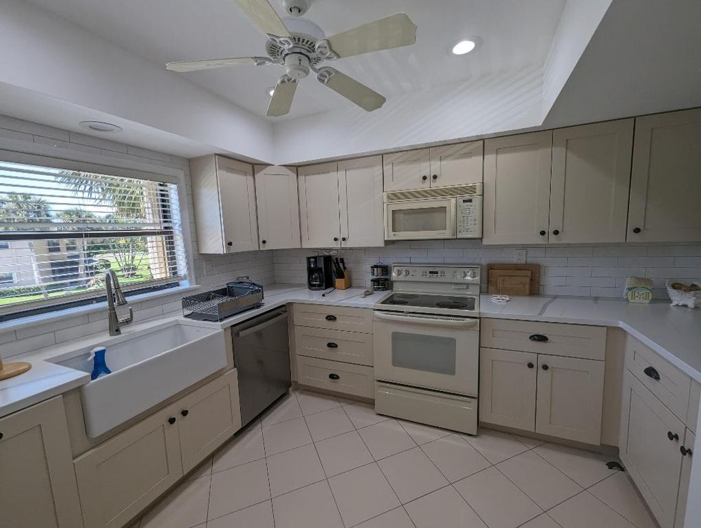 Photo of 404 Clubhouse Circle, Jupiter, FL 33477 (MLS # R10975018)