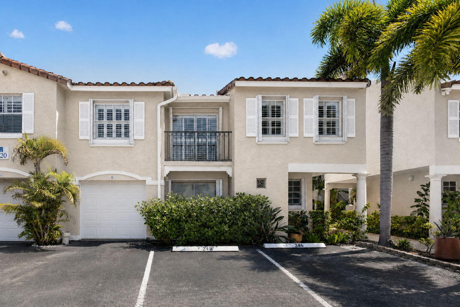BAY REACH CONDO - Residential