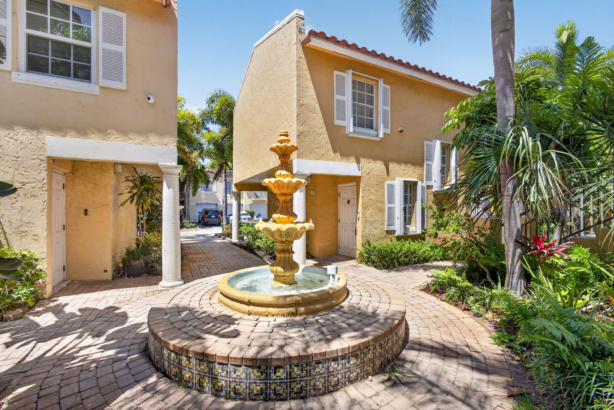 BAY REACH CONDO - Residential