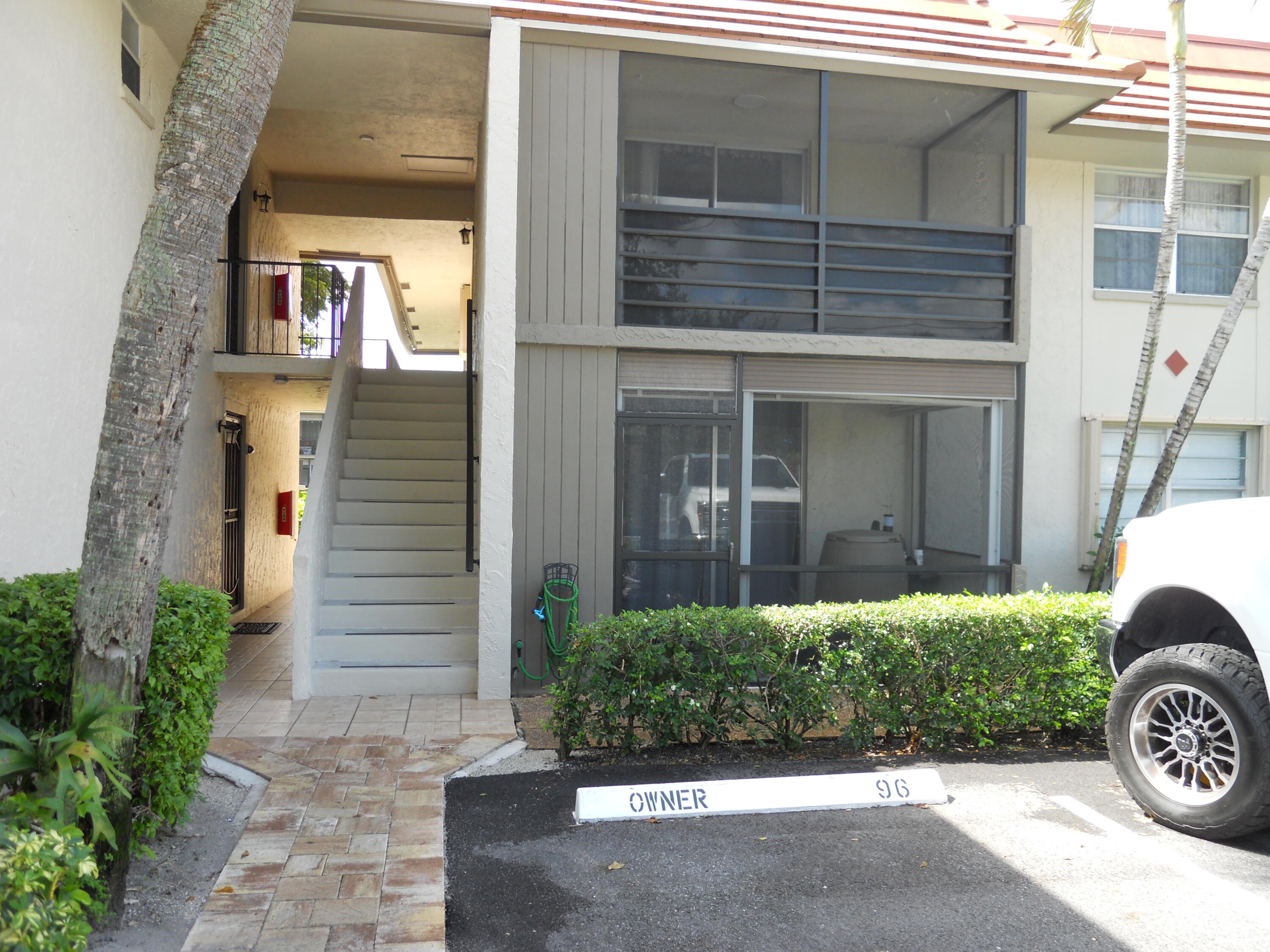 Nice 2nd floor unit in a great community, corner unit with all tiled floors, washer & dryer inside. easy process and available immediately.Water and basic cable included, nice pool and clubhouse facilities in a central location near shops and expressway. This is a 55+ community. Easy move in process, only the 1st month and 1 month deposit required.
