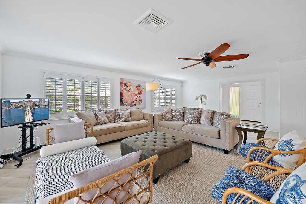 Photo of 314 N Lakeside Drive, Lake Worth Beach, FL 33460 (MLS # R11066942)