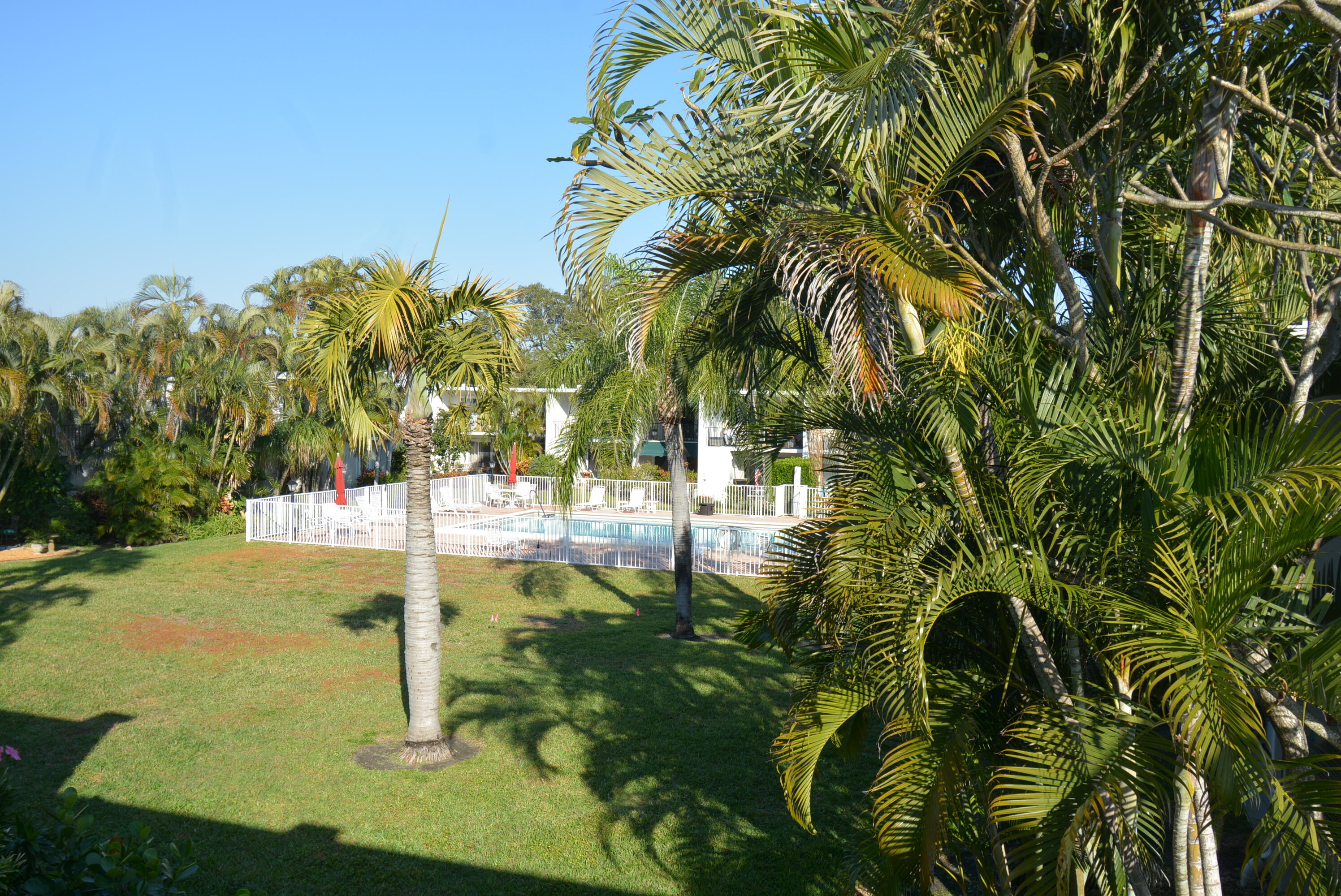 ROYALE HARBOUR CONDO OR 2092P693 VILL - Residential