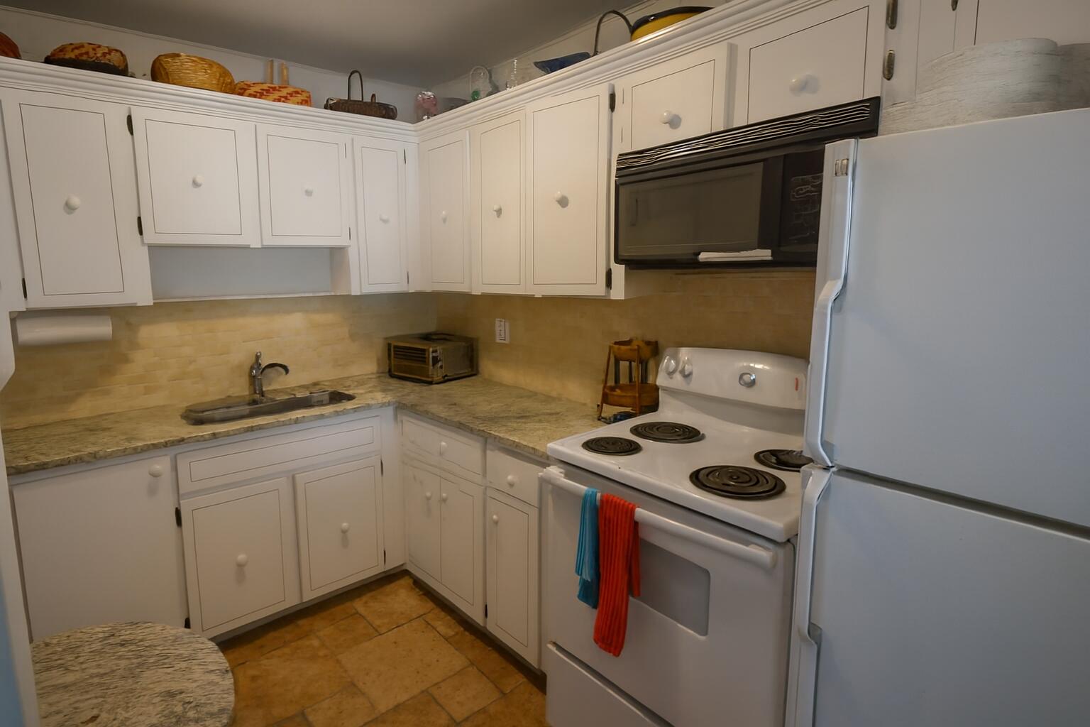 ROYALE HARBOUR CONDO OR 2092P693 VILL - Residential