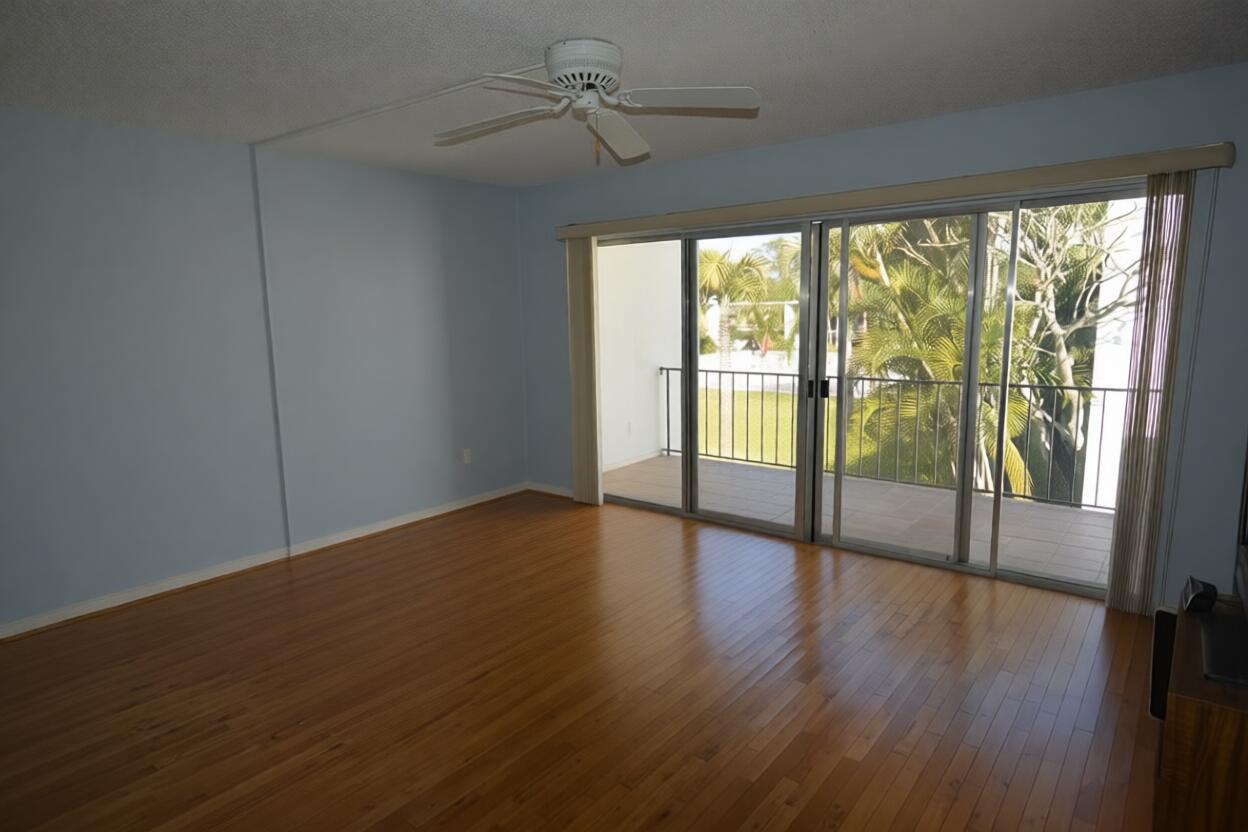 ROYALE HARBOUR CONDO OR 2092P693 VILL - Residential