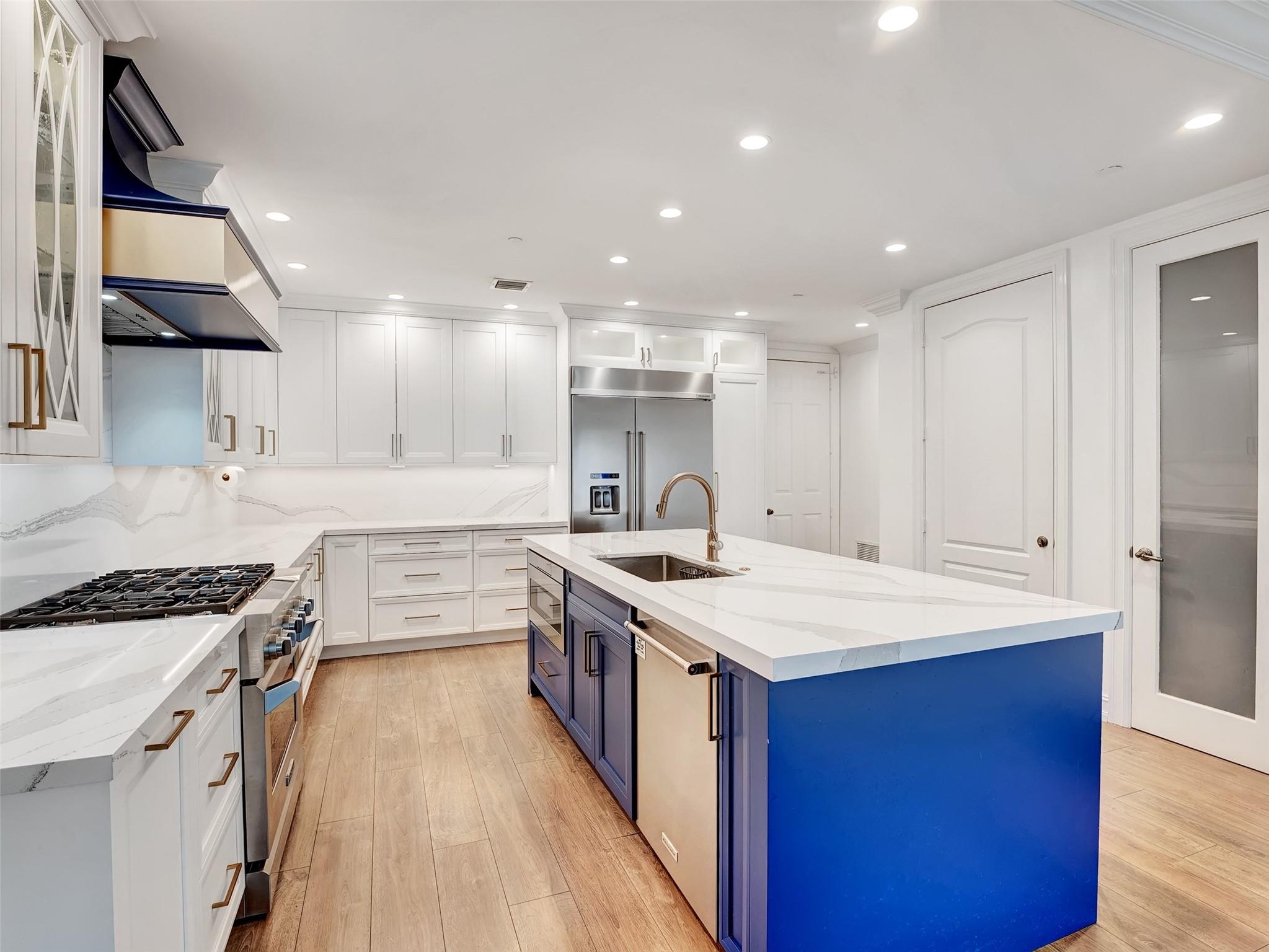 915 NE 17th Way